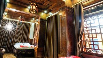 Roba de llit d'alta qualitat i minibar amb articles gratuïts