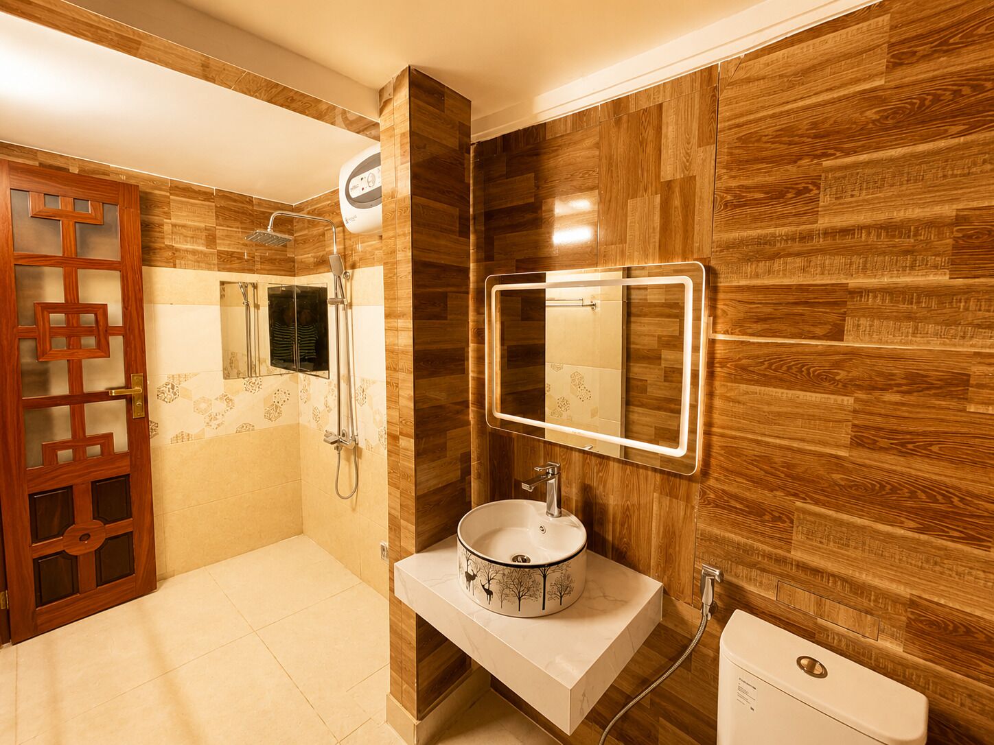 Kamar Double Mewah | Kamar mandi | Shower, shower pijat air, pengering rambut, dan sandal