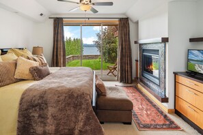 7 bedrooms, desk, iron/ironing board, travel cot - Dog Friendly Waterfront Estate | Sleeps 19! (Sandpoint)