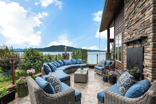 Dog Friendly Waterfront Estate - Sleeps 19