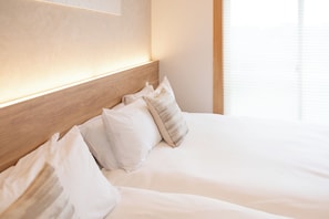 Villa Luxury, 3 camere da letto, non fumatori, lato lago | Una scrivania, postazione laptop, tende oscuranti, ferro/asse da stiro