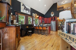 Fridge, microwave, oven, stovetop - Cozy Chalet w Hot Tub, Loft, Fire Pit & Grill (Mount Jackson)