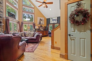 Interior - Cozy Chalet w Hot Tub, Loft, Fire Pit & Grill (Mount Jackson)