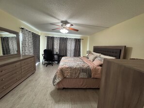 2 chambres, fer et planche à repasser, lit parapluie, Wi-Fi gratuit