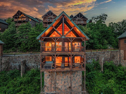 Unobstructed Views, Hot Tub, Game Room, Arcade, Family Retreat