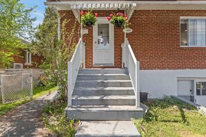 Exterior detail - Lovely 1Bedroom with Terrace-Near Metro Station (Montréal)