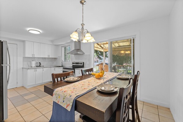 Dining - Lovely 1Bedroom with Terrace-Near Metro Station (Montréal)