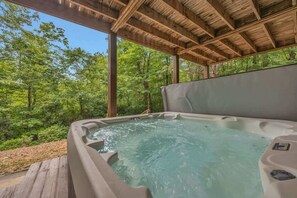 Tina de hidromasaje al aire libre