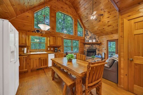 Blue Ridge Hideaway | Hot Tub + Forest Views