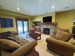 Smart TV, fireplace - Trailedge Townhome-Ski on/off, Walk to lodge (Dover)