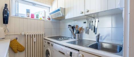 Kühlschrank, Mikrowelle, Ofen, Geschirrspüler