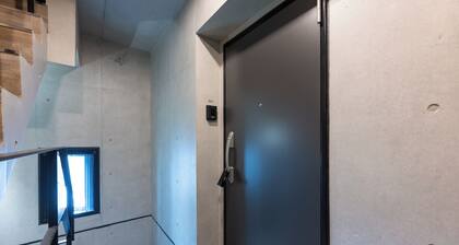 Less than 10 minutes from each of Shibuya, Shinjuku and Harajuku/ Central location/ New construction/ Max. 6 people