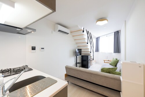Less than 10 minutes from each of Shibuya, Shinjuku and Harajuku/ Central location/ New construction/ Max. 6 people