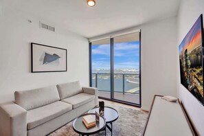 Een smart-tv en een kantoor