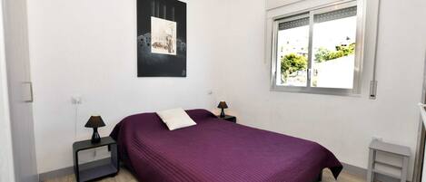 2 soverom, strykejern/-brett og internettilgang