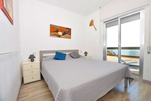 2 makuuhuonetta, silitysrauta/-lauta, ilmainen Wi-Fi