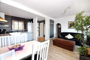Interior - Apartment in Roses with Sea & Mountain Views (Rosas / Roses)