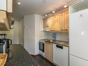 Fridge, microwave, dishwasher, cookware/dishes/utensils