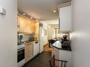 Fridge, microwave, dishwasher, cookware/dishes/utensils