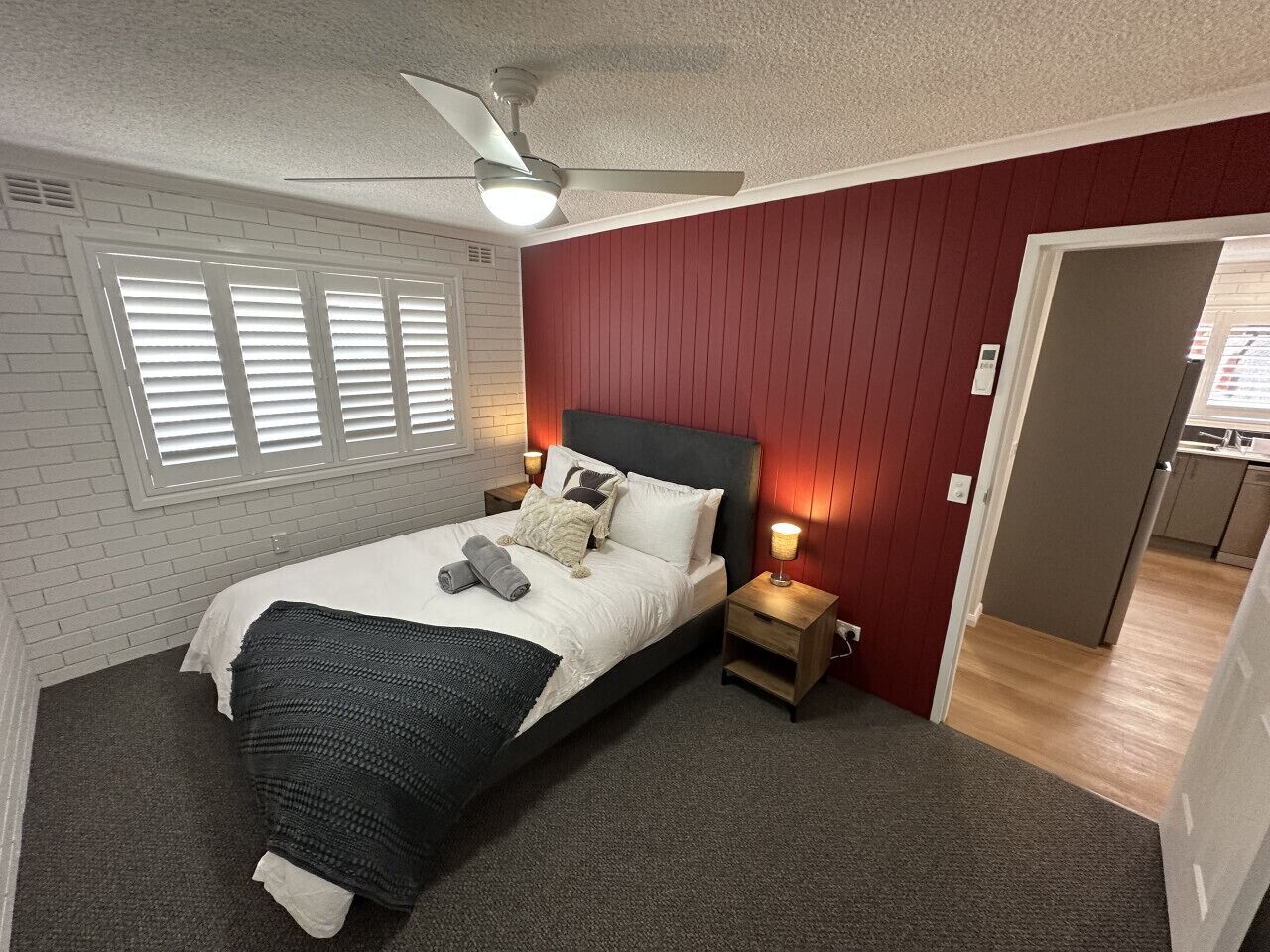 2 soverom, skrivebord, strykejern/-brett og wi-fi (inkludert)