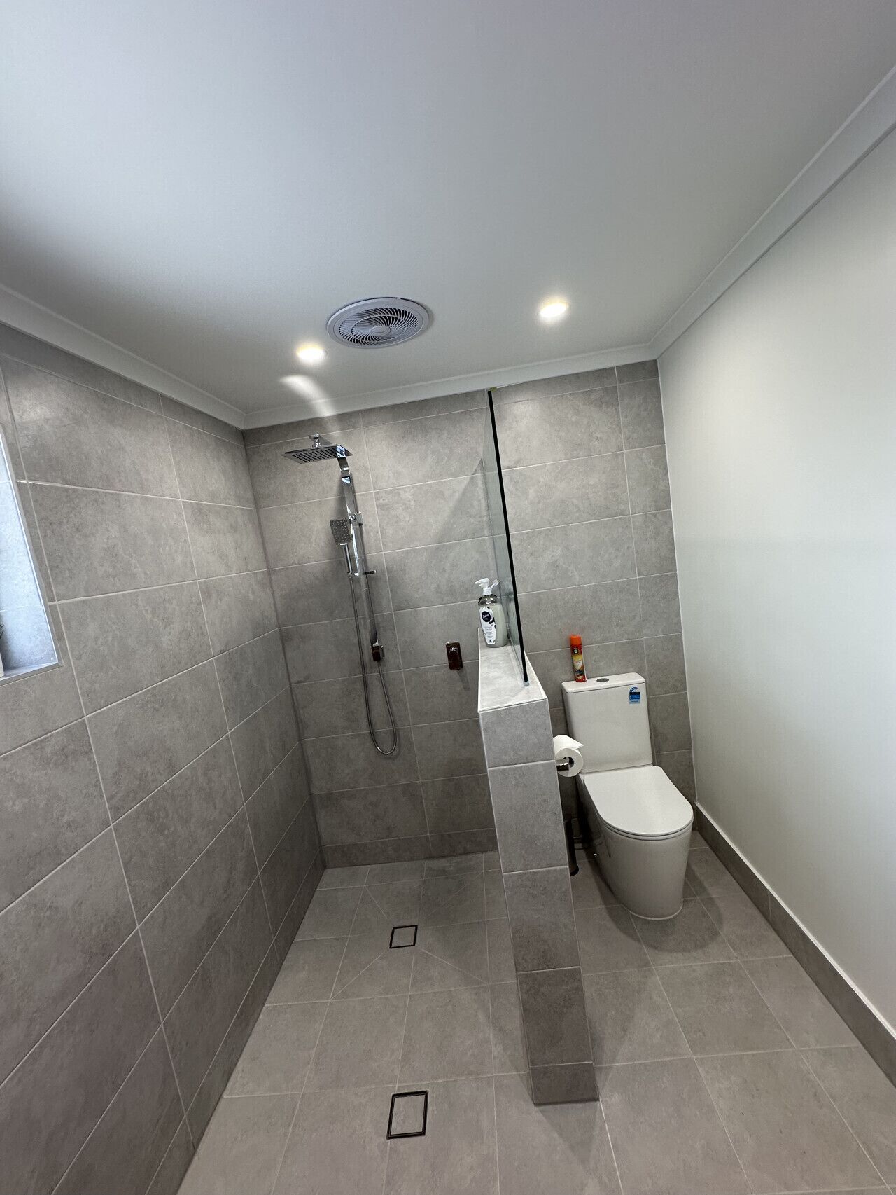 Hårføner og håndklær