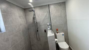 Hårføner og håndklær