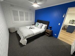 Desk, iron/ironing board, WiFi, bed sheets