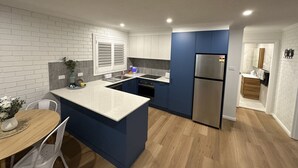 Fridge, microwave, oven, stovetop - Central Cullen Apartments # 4 (Wagga Wagga)