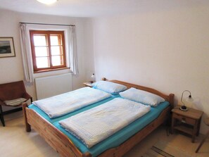 2 makuuhuonetta, silitysrauta/-lauta, internet, vuodevaatteet