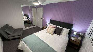 2 bedrooms, desk, iron/ironing board, WiFi