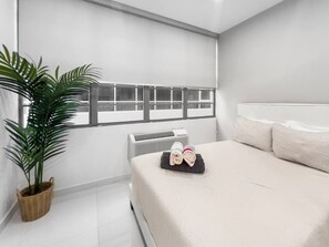 1 bedroom, desk, travel cot, free WiFi