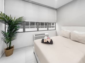 1 bedroom, desk, travel crib, free WiFi