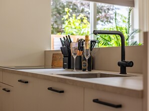 Fridge, microwave, stovetop, dishwasher