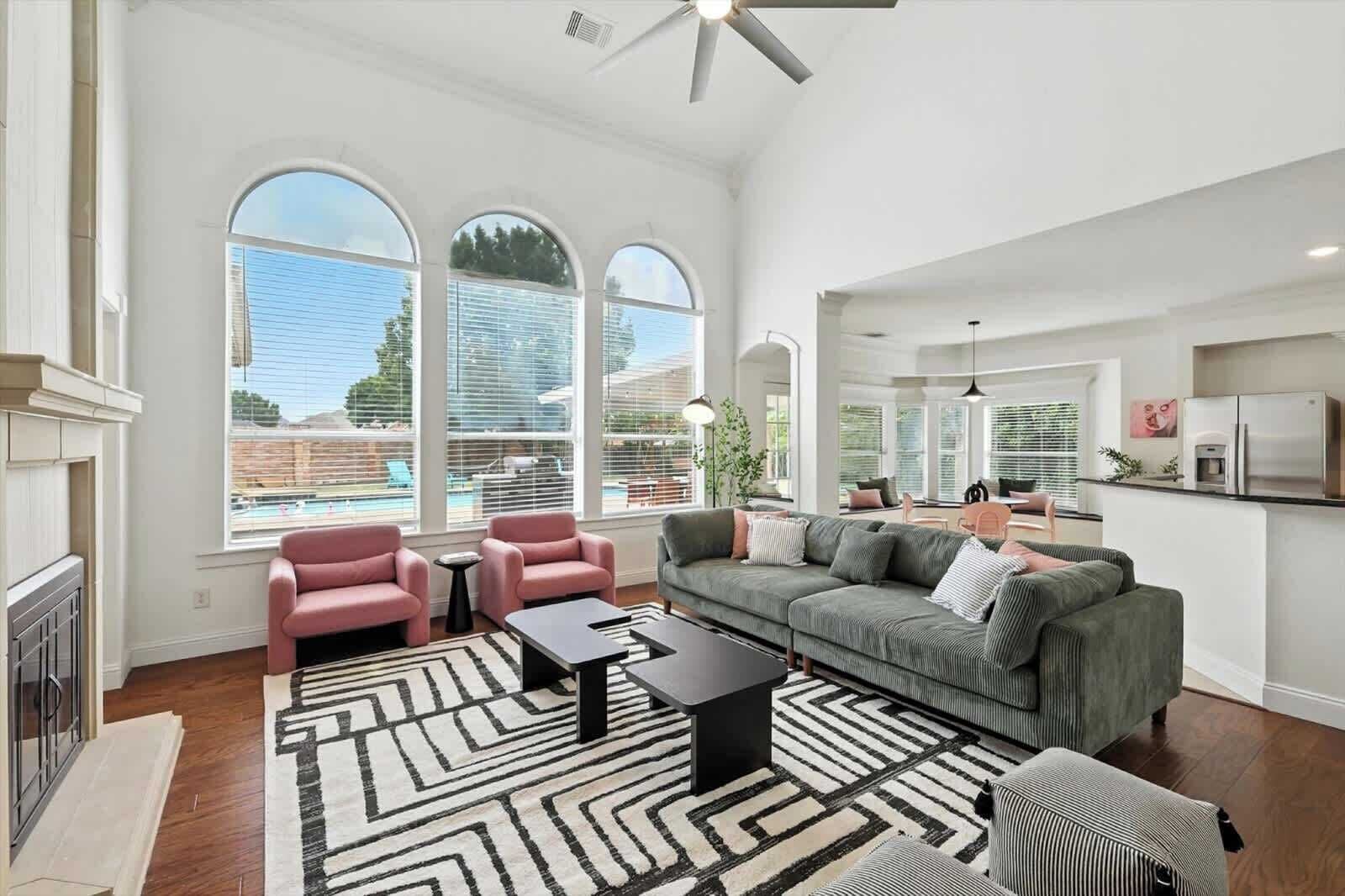 Fernseher, Kamin, Arbeitsbereiche