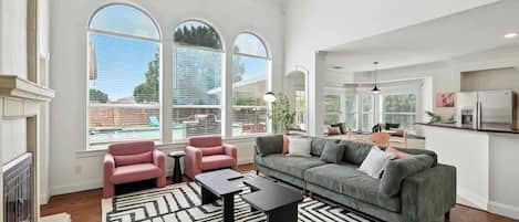 TV, lareira, escritórios