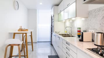 Fridge, microwave, oven, dishwasher