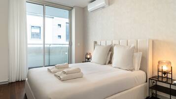 3 bedrooms, iron/ironing board, internet, bed sheets