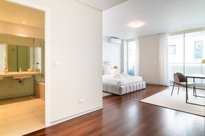 3 bedrooms, iron/ironing board, Internet, bed sheets