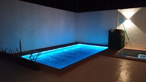 A room with a rectangular pool, tiled floor, and a wall-mounted light fixture. - Los Laureles Country House with a Swimming Pool in Tequila (10 min. from Cantaritos El Güero) (Tequila)
