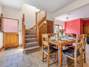 Dining - 2 bedroom accommodation in Blandford Forum (Blandford Forum)
