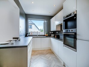 Lave-vaisselle, chaise haute