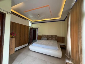 2 bedrooms, bed sheets