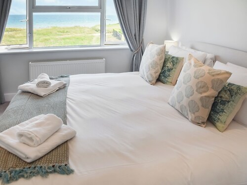 3 bedroom accommodation in Bacton