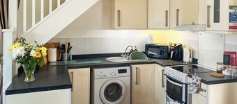 2 bedroom accommodation in Meopham, near Harvel