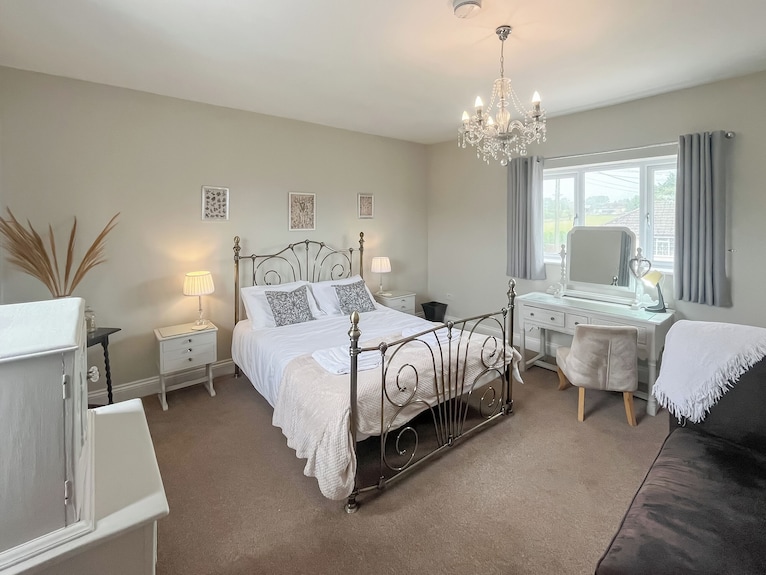 2 Bedroom Accommodation In Harvel, Near Meopham - Kent