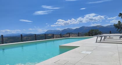 GrazieSole Farmhouse whole house exclusively, facing the Sibillini Mountains