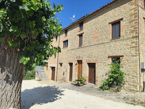 Exterior - GrazieSole Farmhouse whole house exclusively, facing the Sibillini Mountains (Penna San Giovanni)