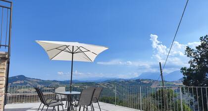 GrazieSole Farmhouse whole house exclusively, facing the Sibillini Mountains