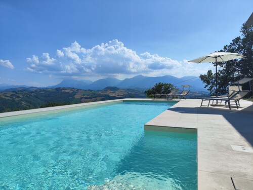 GrazieSole Farmhouse whole house exclusively, facing the Sibillini Mountains