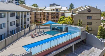 Central Urban Nest with Pool